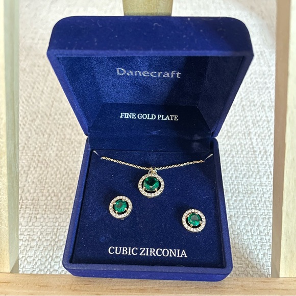 NWT Green silver gold, fine gold plate, cubic zirconia , necklace & earrings - Picture 2 of 5